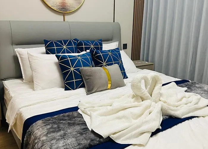 Savvy Combined 5br Near Okada Apartment *