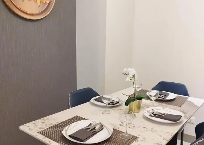 Apartment Savvy Combined 5br Near Okada