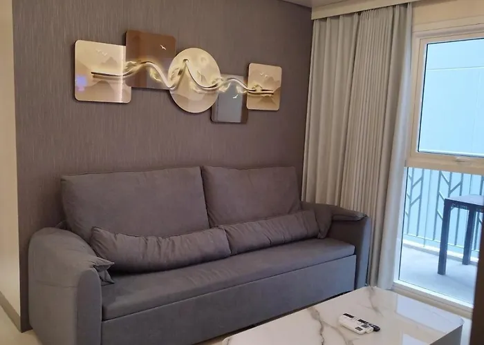 Savvy Combined 5br Near Okada Apartment *